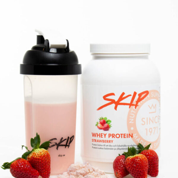 Skip whey protein strawberry/jordbær med halvfull proteinshaker